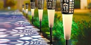 Solar Garden Lawn Light With Auto Sensor