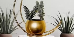 Iron Metal Moon Planter
