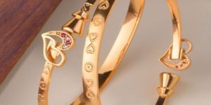 White And Maroon Stone Heart Shaped Artificial Golden Bracelet