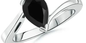 Women's 3Ct Pear Cut Natural Black Diamond Solitaire Engagement Ring