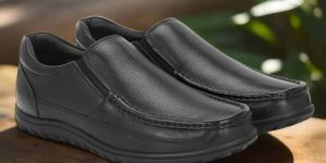 Comfortable Anti Skid Sole Genuine Leather Black Slip-On Shoes For Men