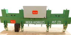 Hydraulic De-Hooking System