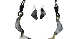 NATURAL HORN NECKLACE