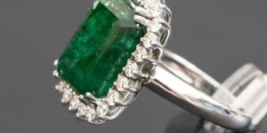 Women's Emerald Diamond Ring