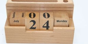wooden pen holder calendar