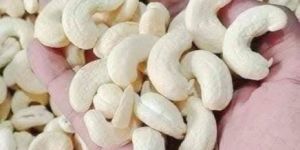 W320 Cashew Kernels