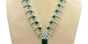 Royal Emerald & Diamond Look Necklace Set