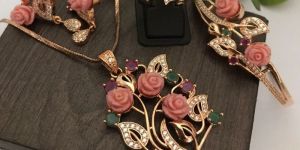 Pink Stone Pendant Set