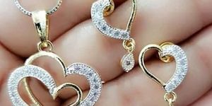 Artificial Heart Shape Pendant Set