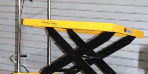 Manual Scissor Table