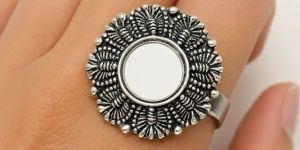 silver metal women ring