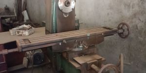 Universal Milling Machine