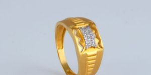 Gold Gents Ring with Stone