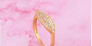 Gold Ladies Ring with Stone