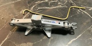 4-Wheeler Scissor Jack
