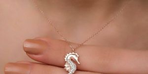 Elegant Sea Horse Necklace in 18K Rose Gold with Lab Grown Diamonds & Chain