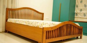 Oak Wood Spindle King Bed