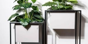 Black Metal Frame Modern Indoor Planter