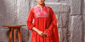 Noor E Laal Kurti