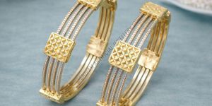 Textured Square Design Crossover Bangles Set