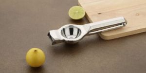 110 Gm Stainless Steel Lemon Squeezer