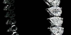 Vivid Green Pear Shaped Tsavorite Gold Bangle for Women