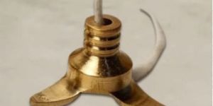 Brass Triangular Thiri Holder