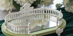 Royal Oval Singhasan Mirror Tray &Ndash; Silver Finish