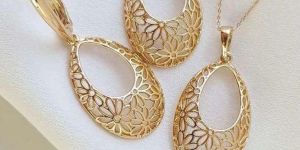 14K Yellow Gold Teardrop Pendant Necklace Set