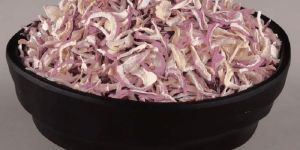 DEHYDRATED PINK ONION FLAKES