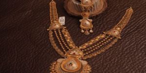 Royal Teardrop Medallion Layered Bridal Necklace Set