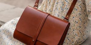 Classic Sling Leather Purse