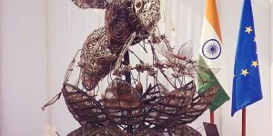 Metal Little Bee Sculpture
