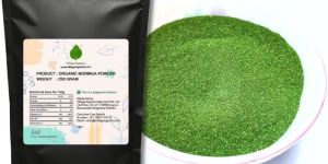 natural herbal moringa powder