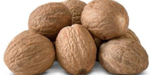 Whole Pooja Nutmeg