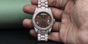 Round Dial Premium Diamond Fashion Watch with Quartz Movement