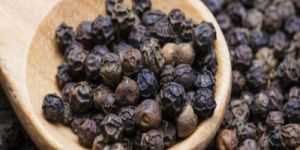 Whole Black Pepper Seeds