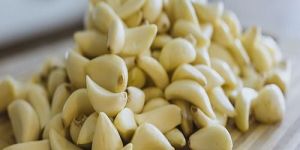 Fresh Peeled Garlic