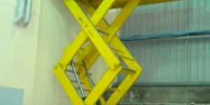 Hydraulic Goods Lift