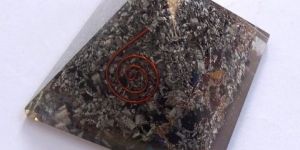 Metal Orgone/ Orgonite Chakra Pyramid with Chakra Chips