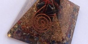 Mix Chakra Stone Orgone/ Orgonite Pyramid with Labradorite Markaba