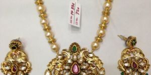 Kundan Pendant Set
