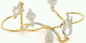 Bracelet with 5 Finger Rings