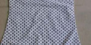 Ladies White Embroidered Cotton Kurti