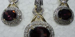 Bryant American Diamond Pendant Set