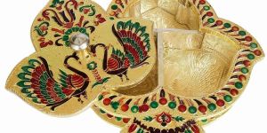 3-LEAF (3-PAN) SHAPED, PEACOCK DESIGNED HAND-MADE MEENAKARI DECORATIVE