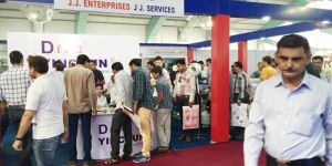 WATER JET LOOM WEAVING