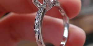 10k White Gold Womens Moissanite Solitaire Engagement Wedding Ring
