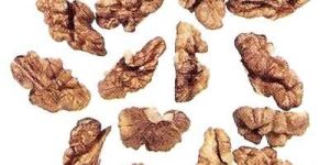 Light Amber Quarter Organic Walnut Kernels