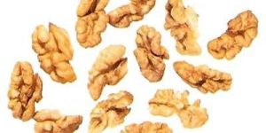 Light Quarters Walnut Kernels
